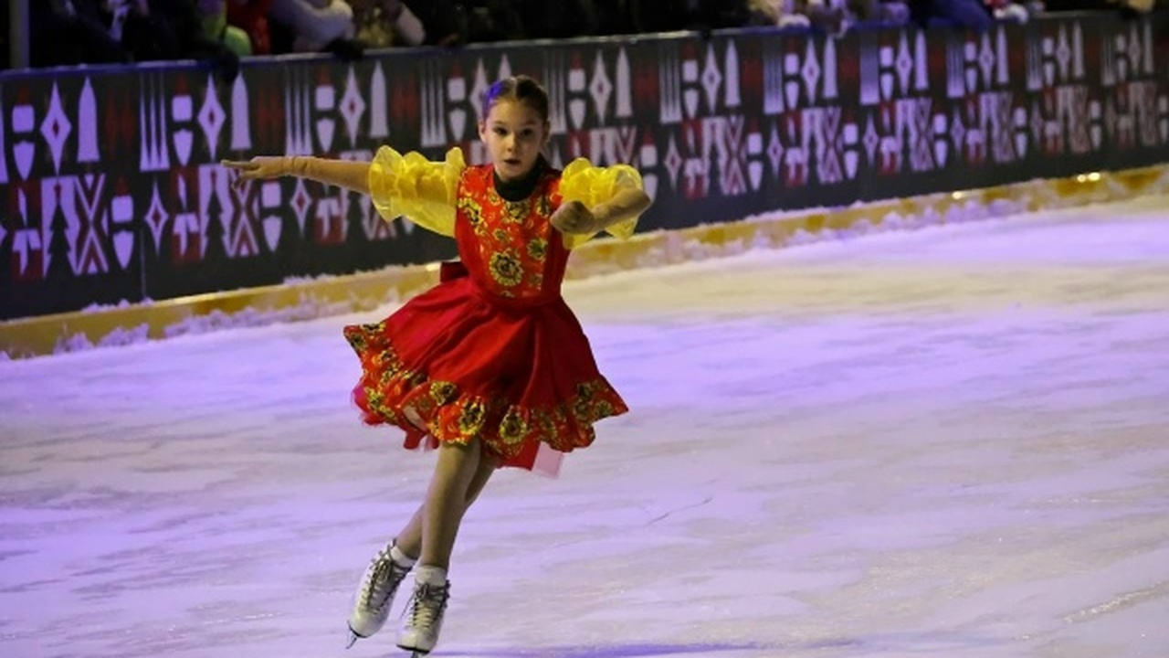 27 декабря открылся новогодний комплекс на площ...