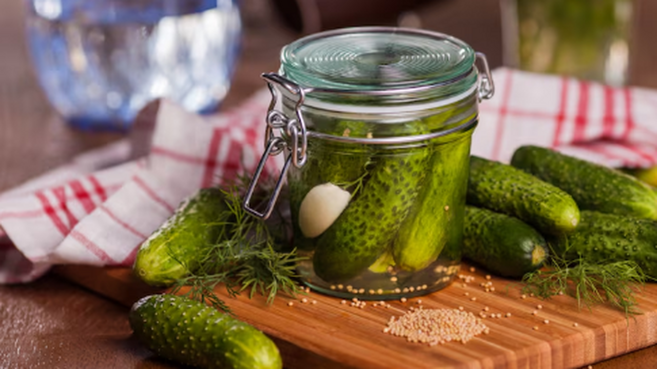 Рецепт засолки хрустящих огурчиков по-новому: все будет быстро и вкусно Рецепт засолки хрустящих огурчиков по-новому