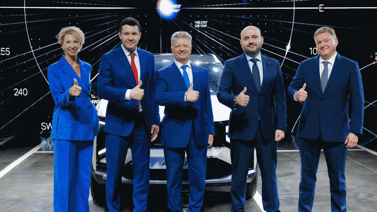 Вячеслав Федорищев о новом автомобиле LADA Azimut: «Завоюет доверие и любовь покупателей» В пятницу, 25 сентября, накануне Дня машиностро...