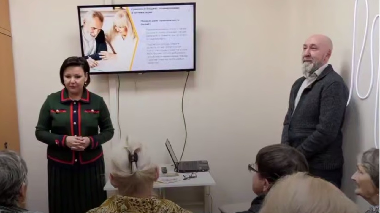 Первый центр долголетия в Самаре: 200 пенсионеров шьют для бойцов СВО Центр открыт в рамках реализации нацпроекта