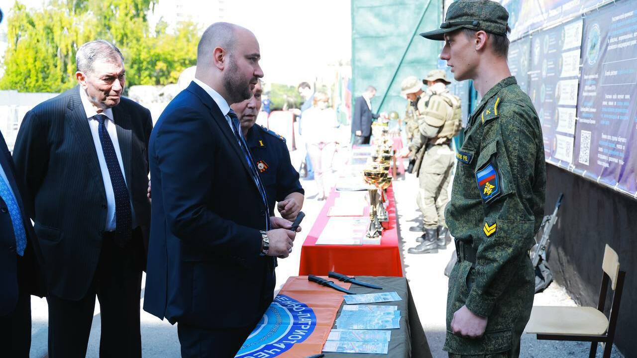 В День знаний губернатор Федорищев встретился с первокурсниками-«стобалльниками» Самарского университета В понедельник, 1 сентября, губернатор Вячеслав ...