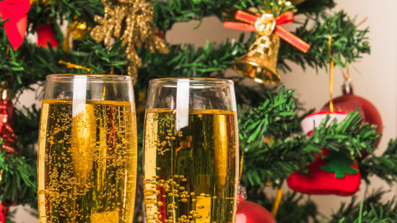 Нарколог напомнил, что этиловый спирт является ...