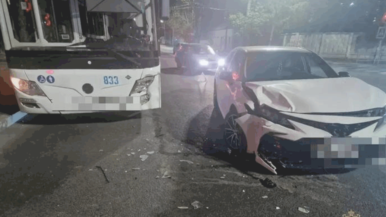 В Самаре пассажиры автобуса пострадали в ДТП с иномаркой В Самаре на улице Коммунистической столкнулись ...