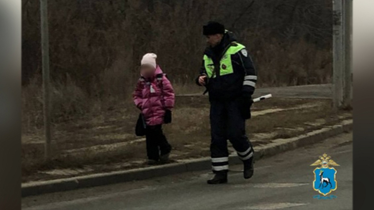 Под Самарой сотрудники Госавтоинспекции спасли ...