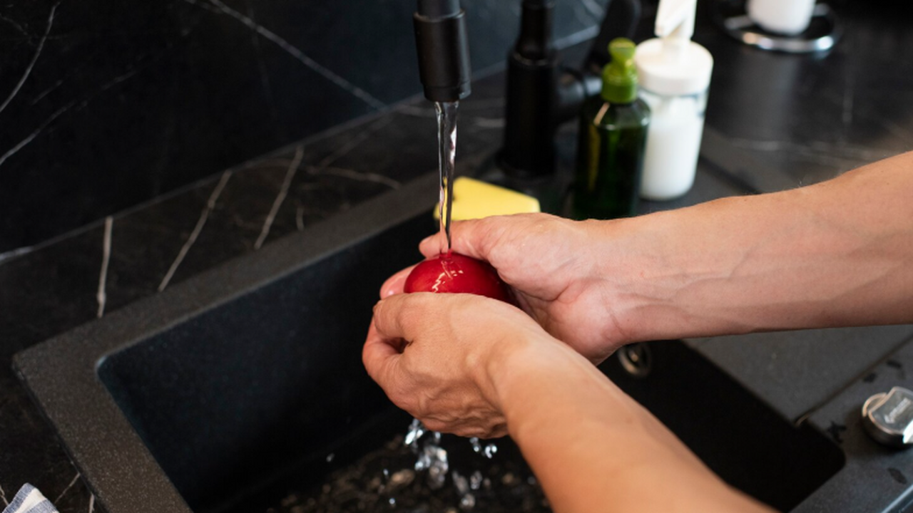 Специалисты рассказали о вспышке норовируса в М...