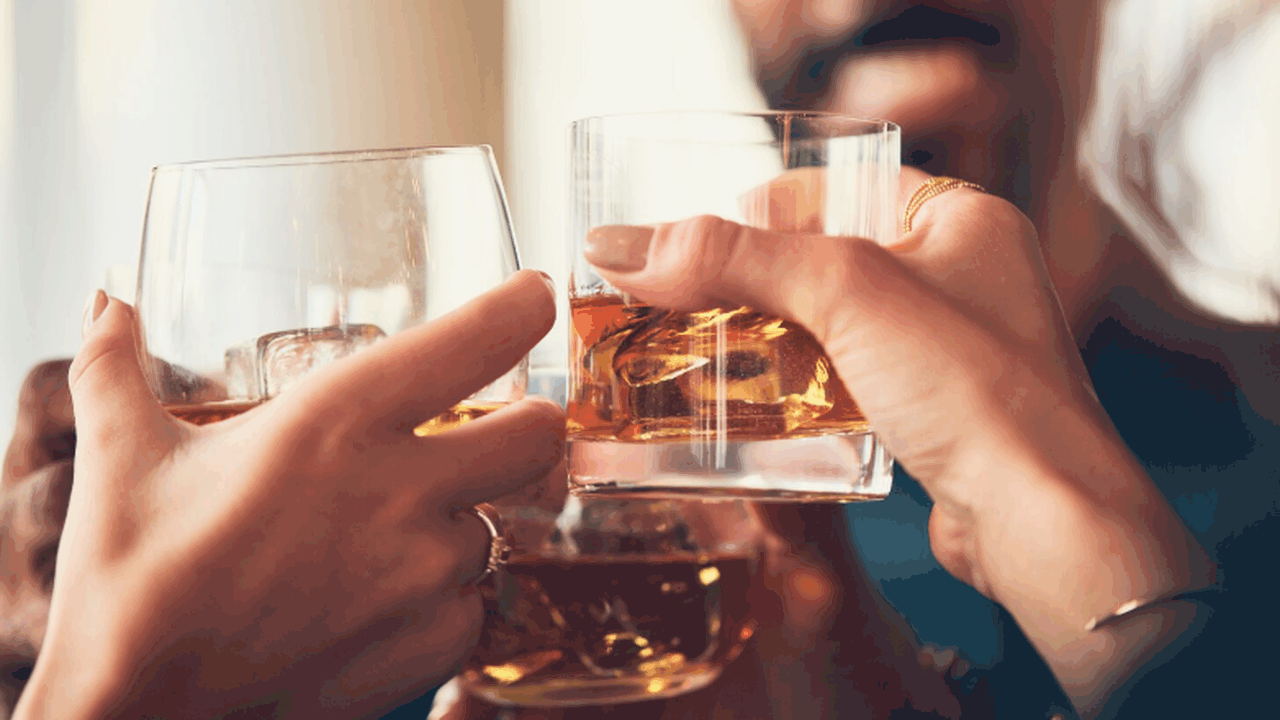 Нарколог Андрей Тюрин заявил, что алкоголь уско...