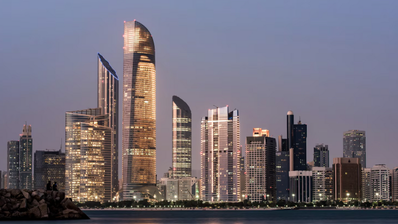 Российские туристы в ОАЭ и Катаре жалуются на п...