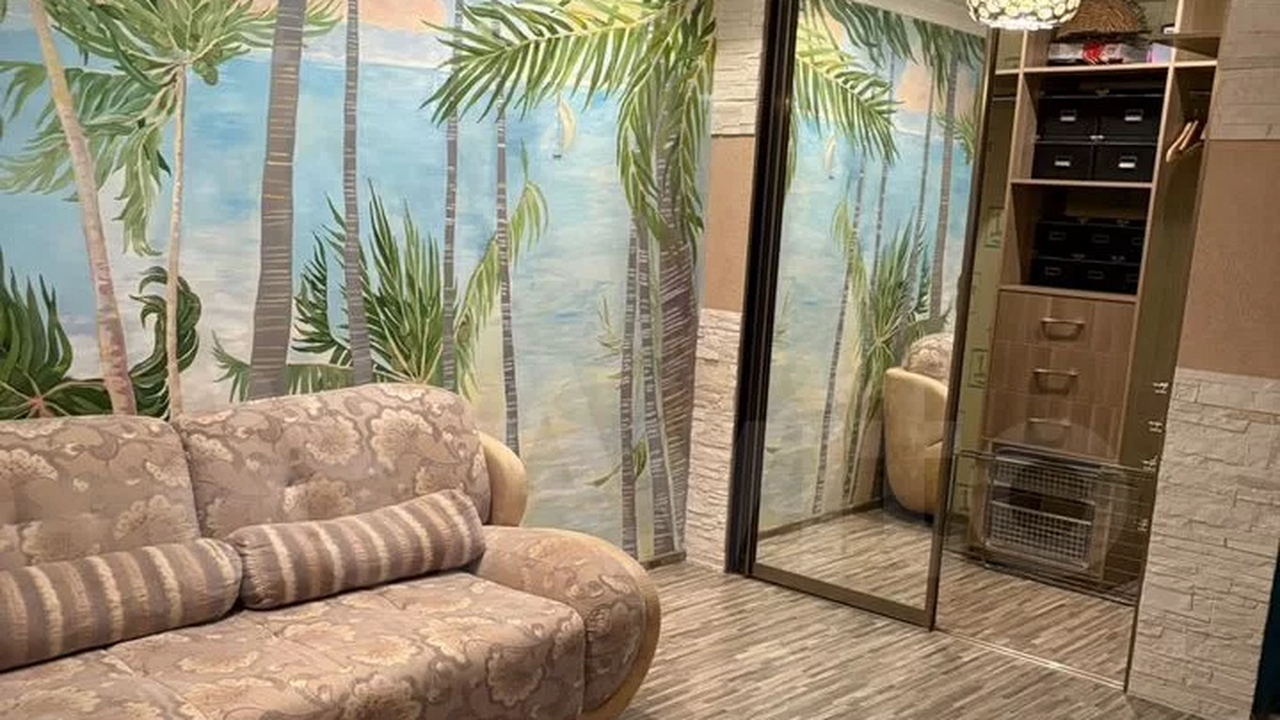 По данным Авито, однушка или студия для студент...