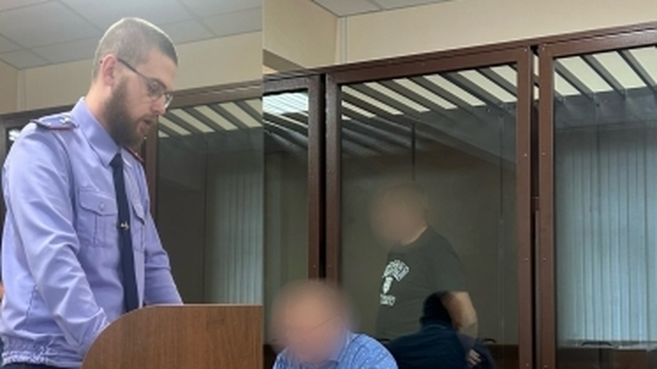 За счет фиктивного трудоустройства он присвоил ...