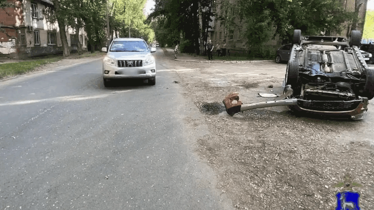 В Самаре японский внедорожник жестко врезался в китайский В среду, 10 июня 2023 года, около 16:25, на ули...