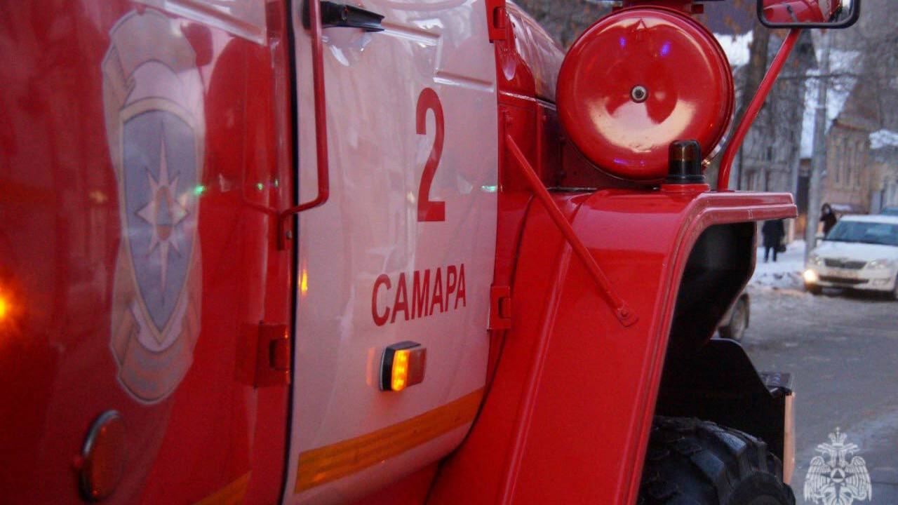 Горели два расселенных дома дореволюционной пос...