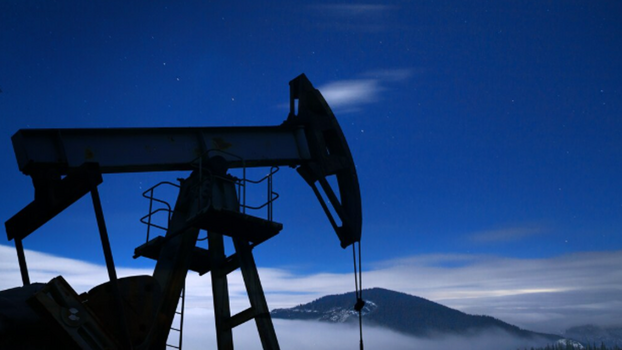 Вице-премьер Новак оценил обеспеченность России нефтью в 62 года Запасов нефти в России при нынешних темпах добы...