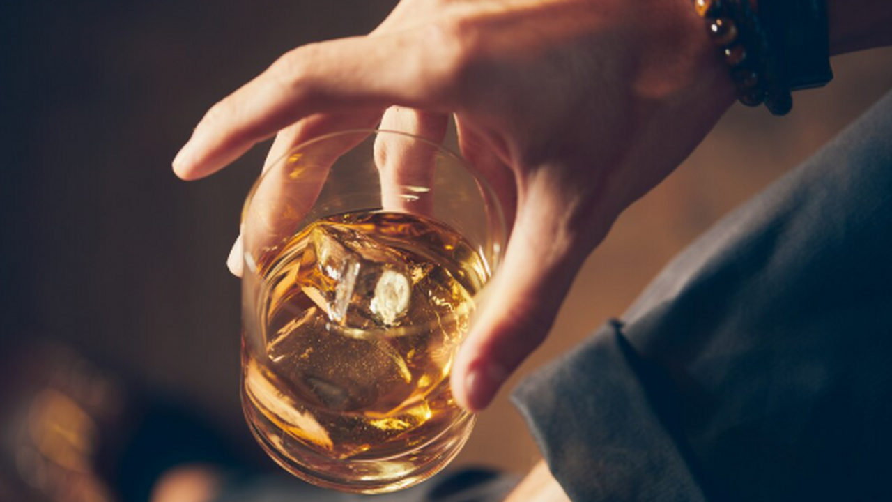 МГУ предложил дешевый способ распознавать поддельный виски всего одним реагентом Исследователи химического факультета МГУ имени ...