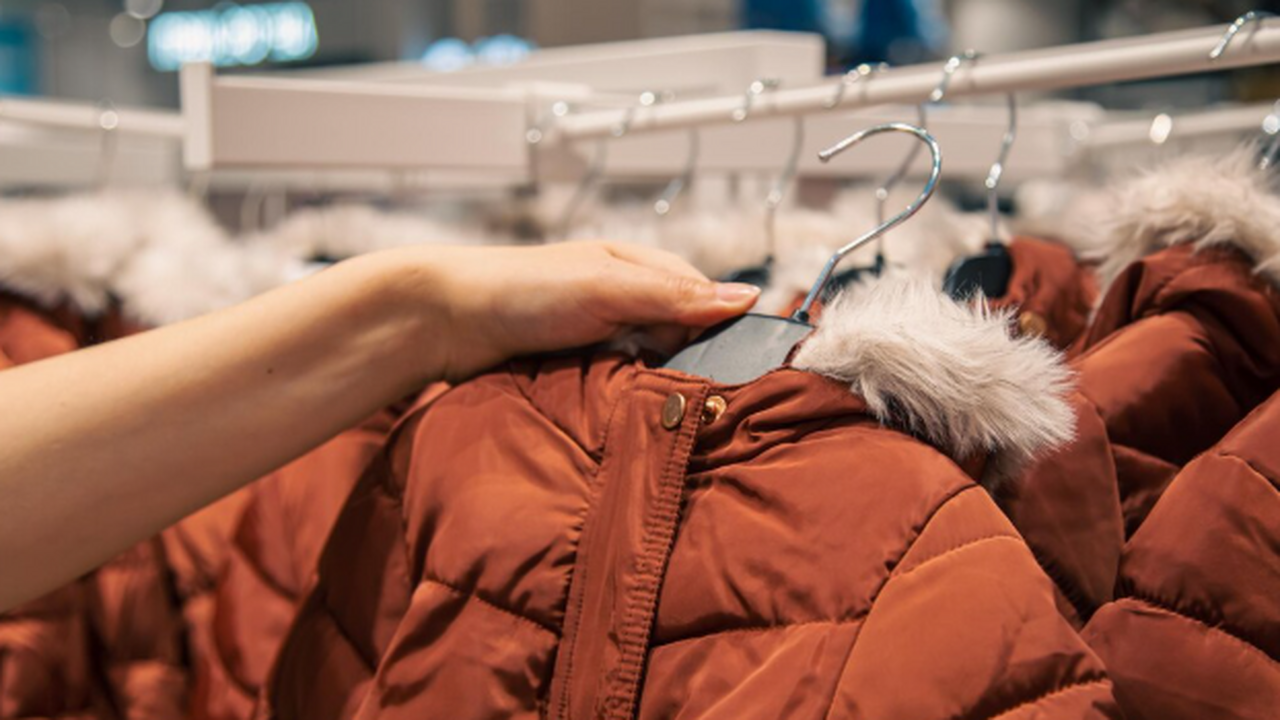 Годами нам внушали: чем больше вешалок, тем акк...