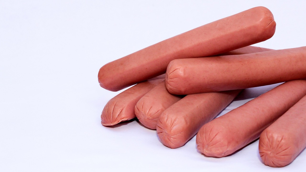 ГОСТ устанавливает жесткие ограничения на состав российских сосисок О них напомнили специалисты Роскачества