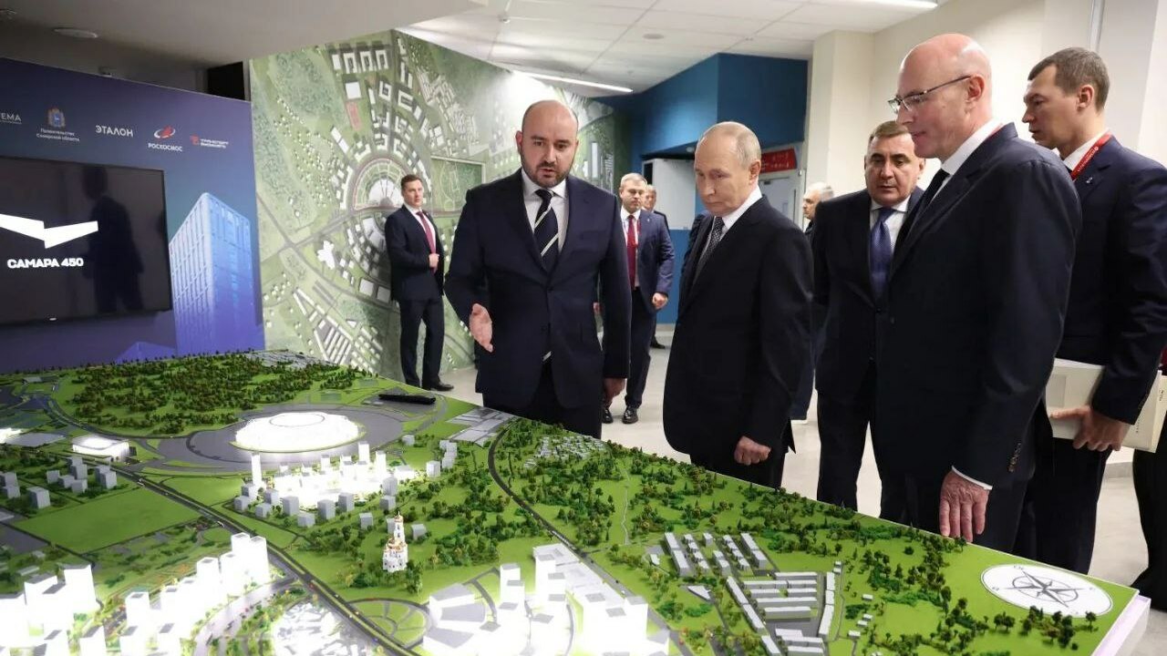 Вячеслав Федорищев представил Владимиру Путину проект нового самарского района «Беспилотный» Федорищев представил Владимиру Путину проект н...