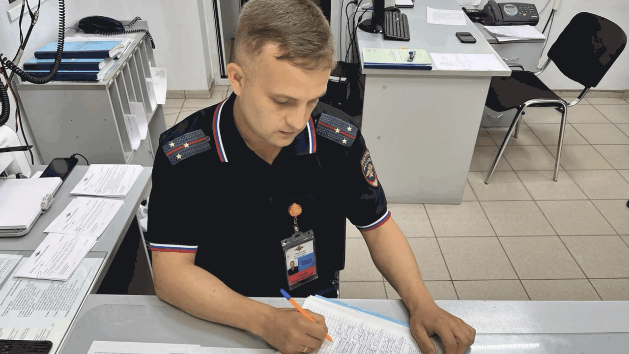 В Жигулевске задержали подозреваемого в краже 355 тысяч рублей у пенсионерки В Жигулевске раскрыли мошенничество против 86-л...