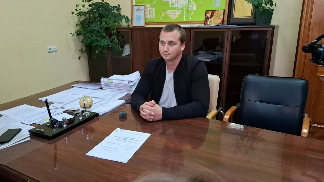 Выпускник «Школы героев» помогает благоустраивать родной город Выпускник «Школы героев» помогает благоустраива...