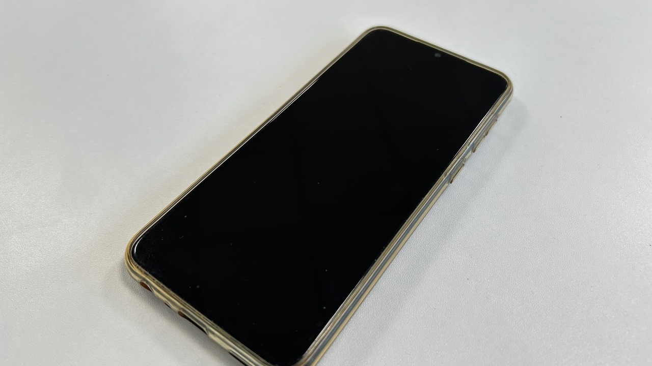 Хранение старых смартфонов дома может привести к самовозгоранию батарей SlashGear сообщил, что старые смартфоны опасны ...