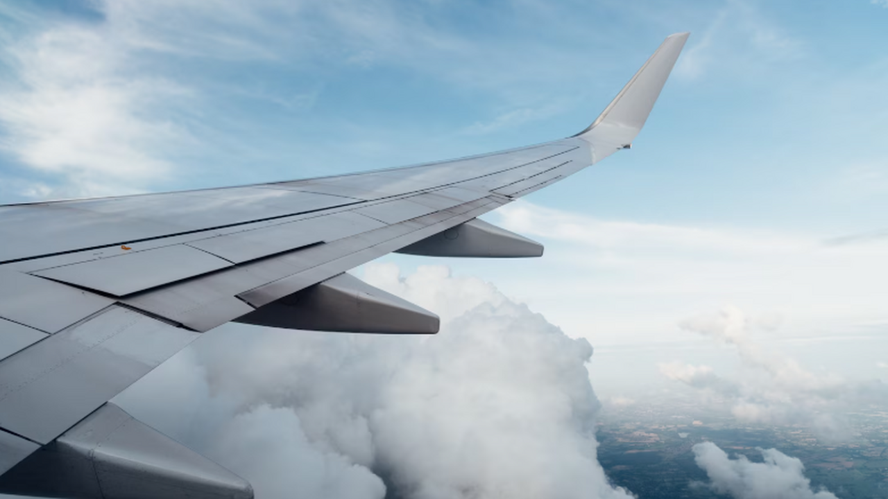 На Чукотке обсуждают разные авиабилеты для «своих» и «понаехавших» «ЧукотАВИА» ввела разные тарифы на авиабилеты д...