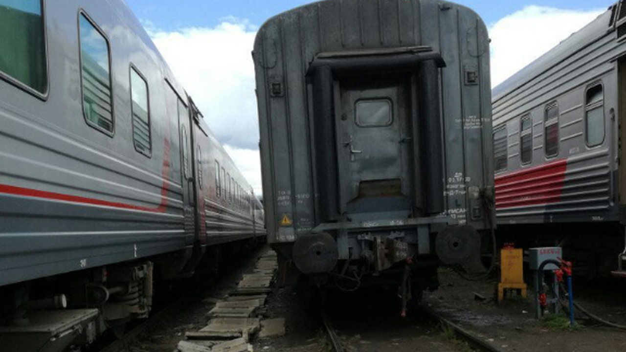 Под Самарой остановили движение поездов из-за в...