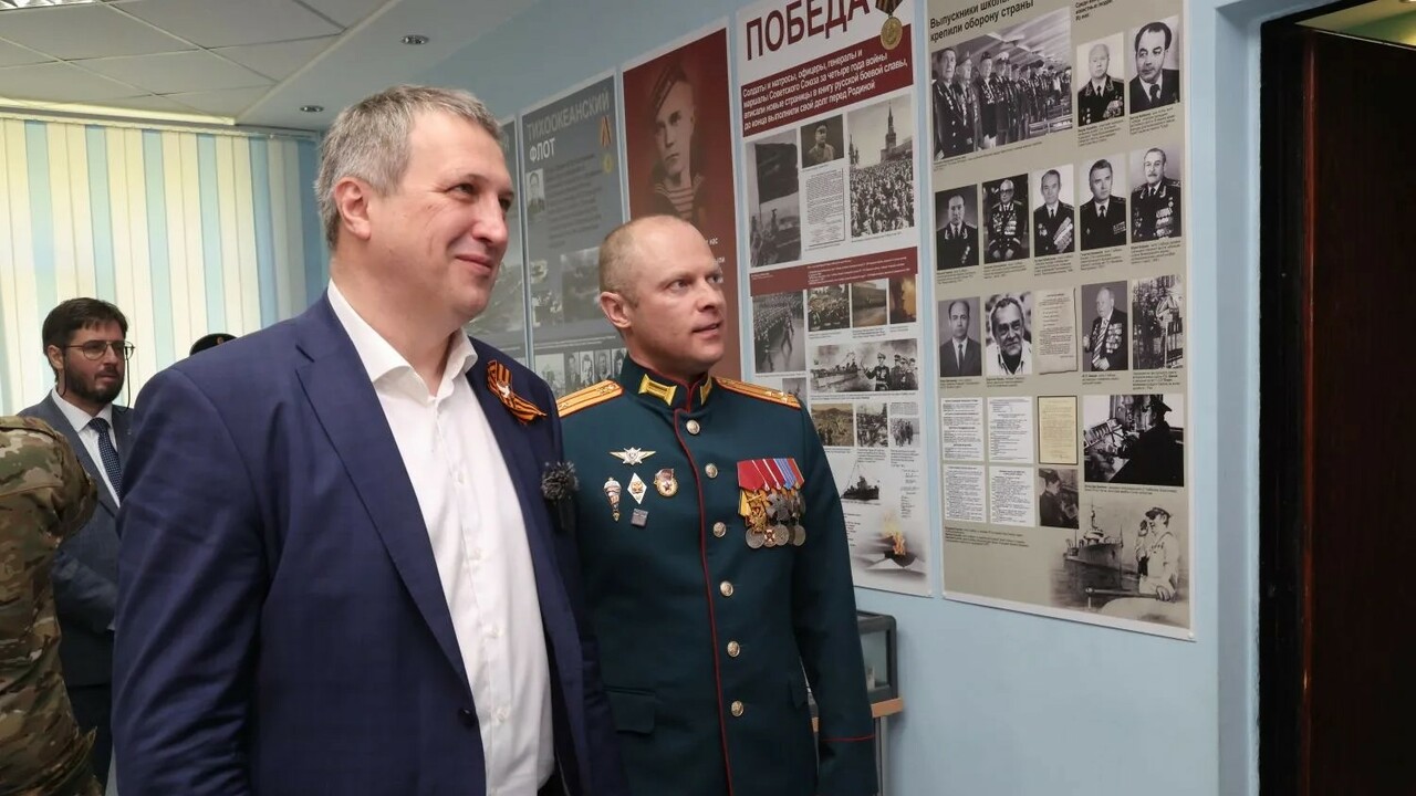 Глава Самары пообещал передать экспонат в музей школы №174 Иван Носков посетил музей школы №174 вместе с в...