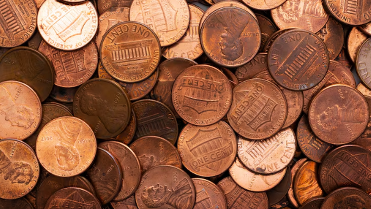 Археологи завершили изучение клада золотых моне...