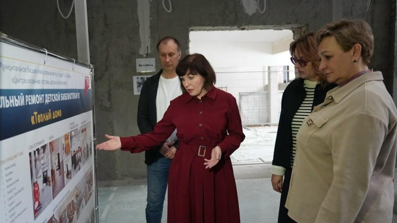 Ход ремонта проверила замглавы города Юлия Ашур...