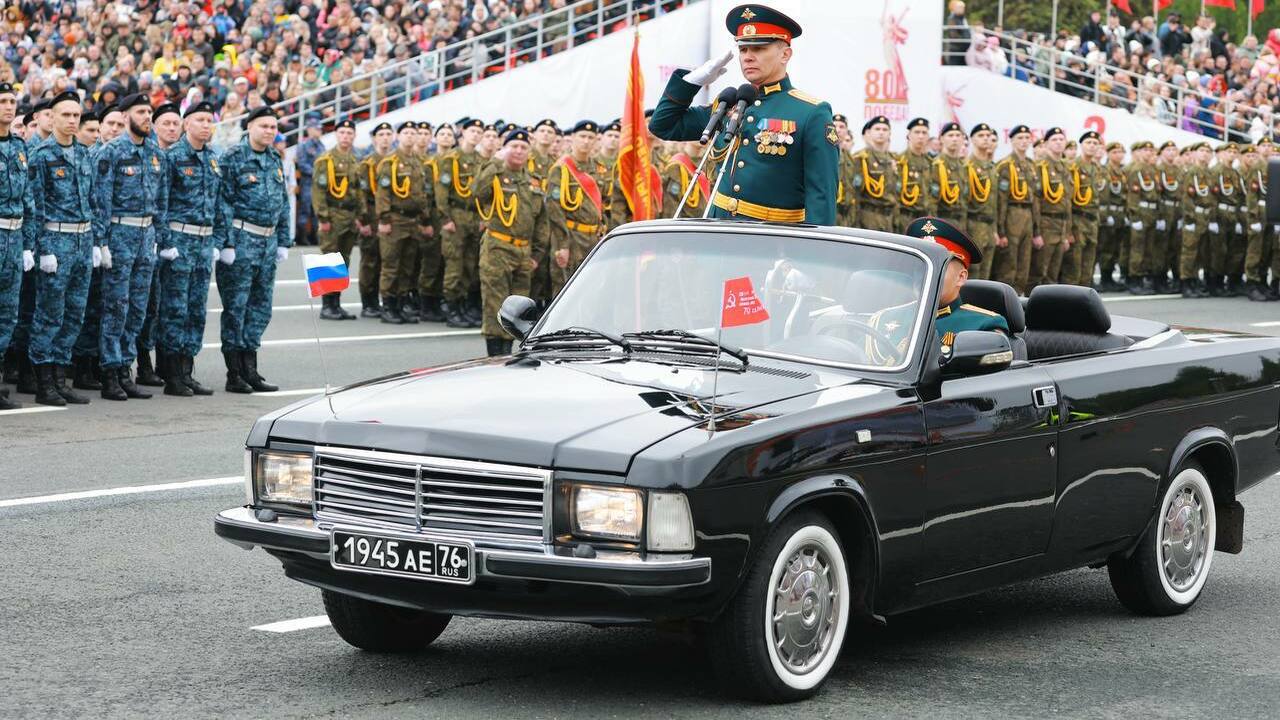 В Самаре прошел военный парад и состоялось шествие "Бессмертного полка" Акция "Бессмертный полк" прошла в очном формате...