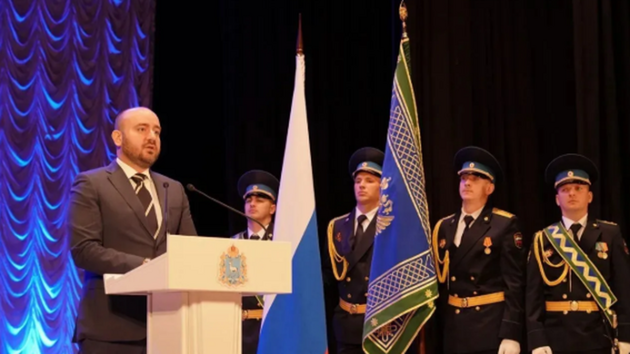 В Самаре губернатор наградил лучших сотрудников службы судебных приставов Судебные приставы отмечают профессиональный пра...