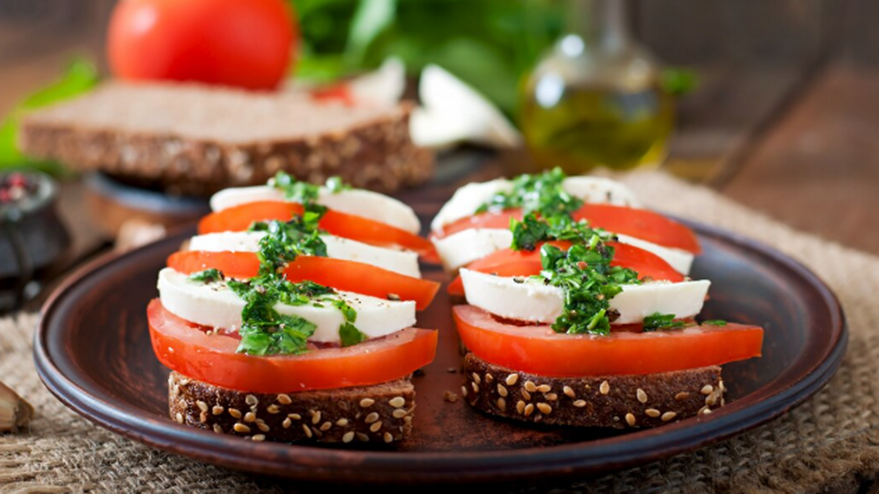 Вместо надоевших рулетиков: рецепт новой закуски из кабачков - так вы еще не ели Кабачок, который больше не «скучный гарнир» Есл...