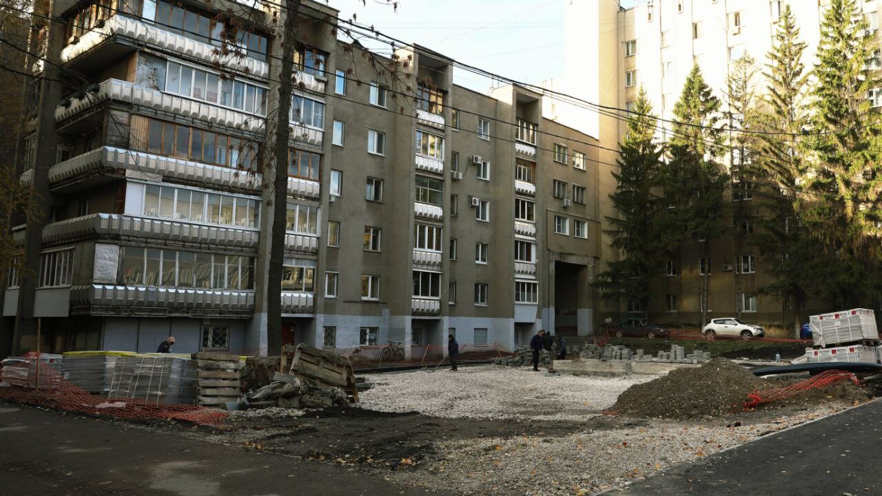 В Самаре в сквере имени Чудайкина укладывают плитку и монтируют освещение В Самаре продолжается масштабная модернизация с...