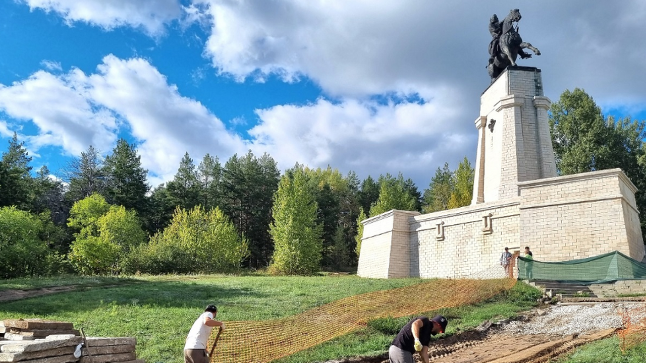 В Тольятти до 10 октября отремонтируют памятник...