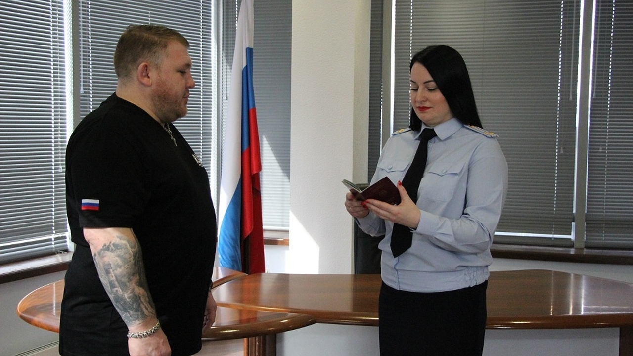 Он принял решение о переезде из-за навязываемых...