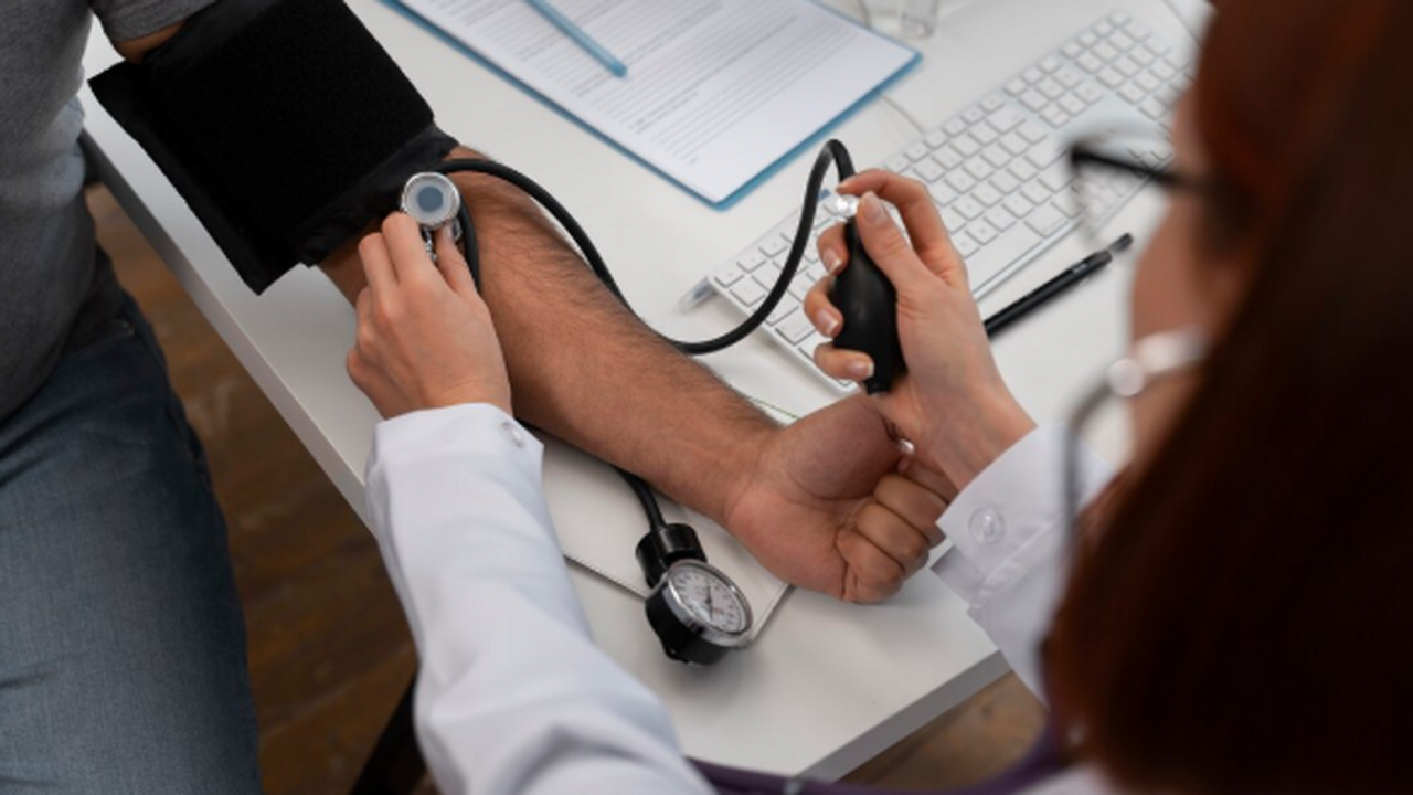 Проверка, которая спасает жизнь: диспансеризация выявляет рак на ранней стадии В России растёт число граждан, проходящих диспа...