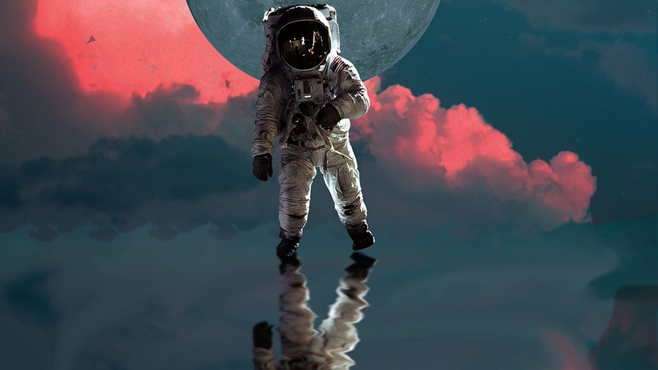 Космонавт Юрчихин назвал "вульгарщиной" скафандры Prada и коллаборации Он отметил, что подобные проекты не должны подм...