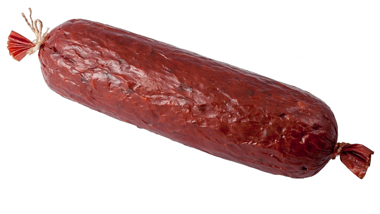 В колбасе обнаружили незаявленные ингредиенты