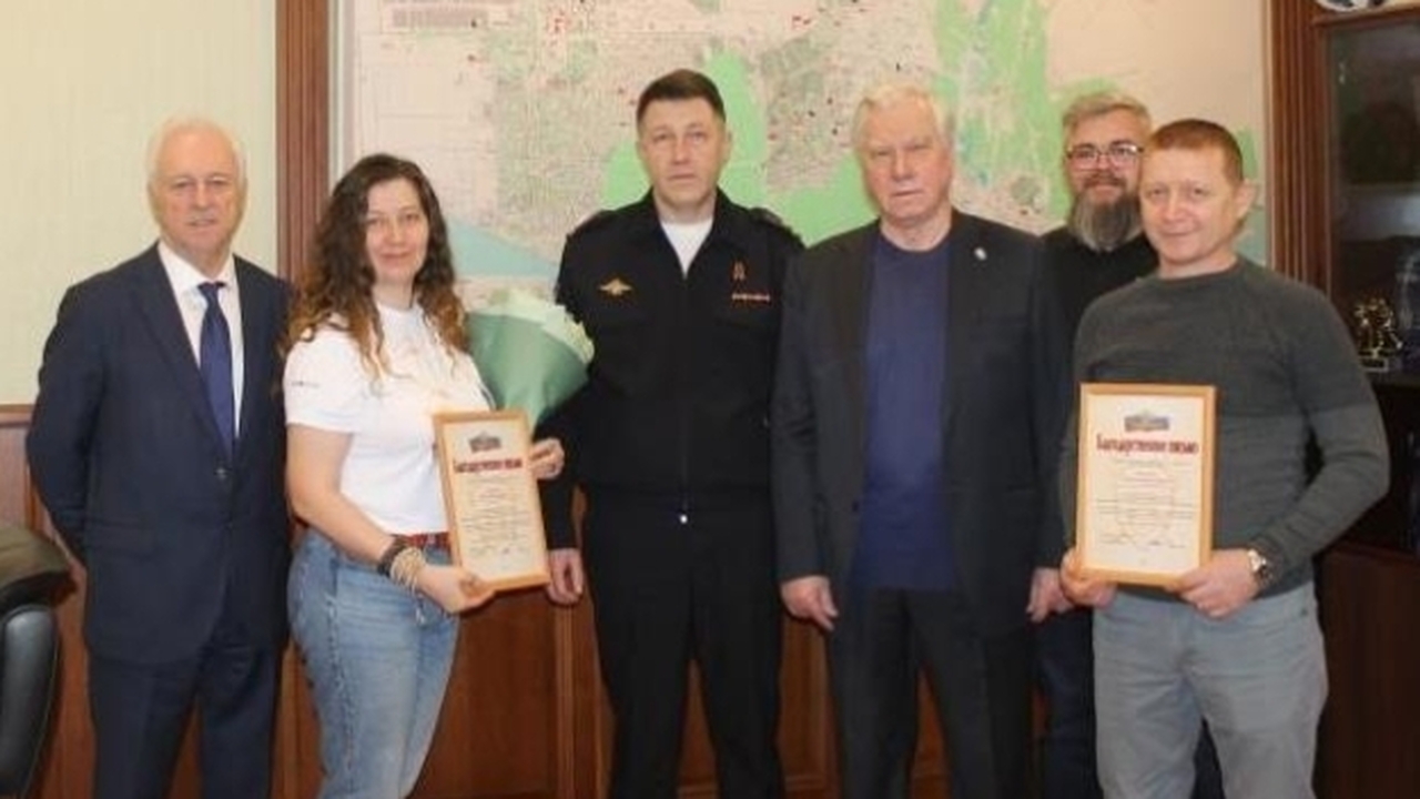 Награды получили педагог Сергей Котунов и волон...