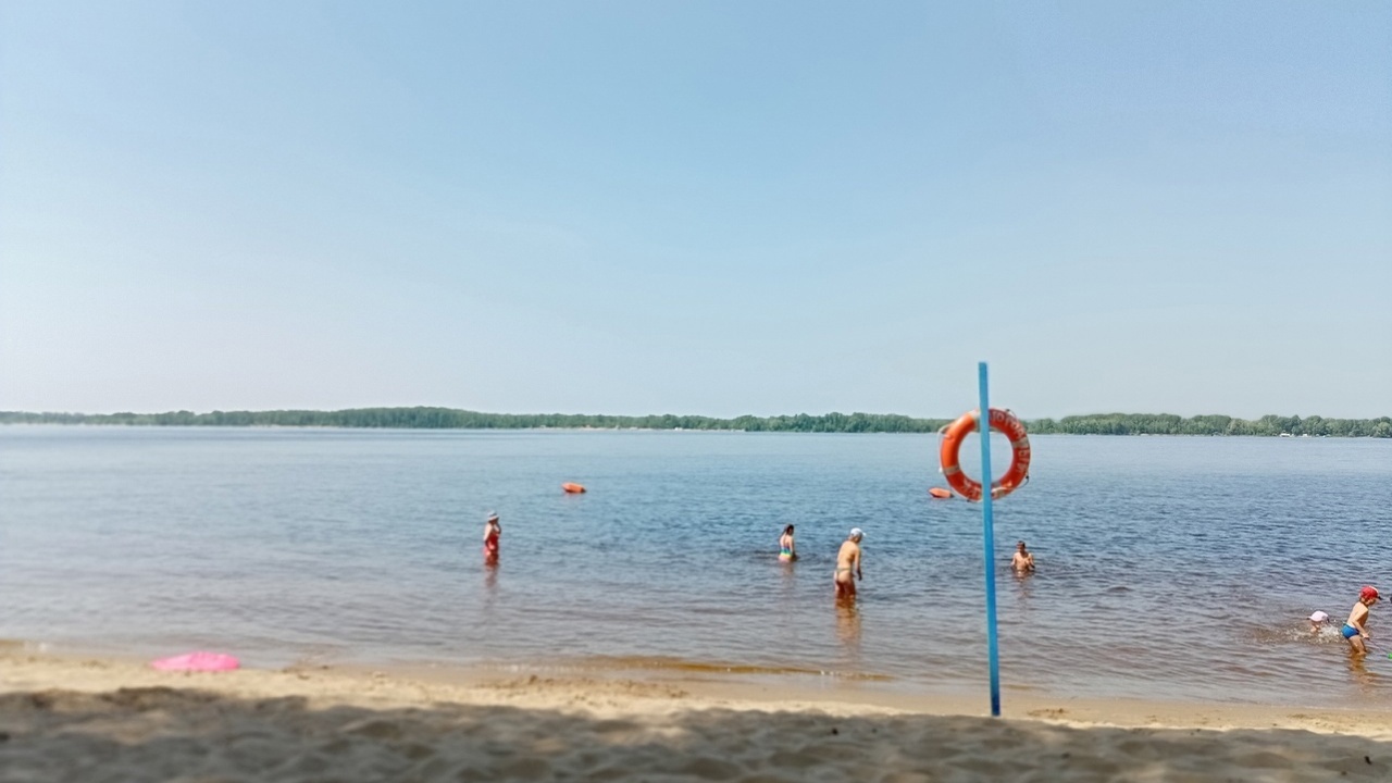 В Самарской области волжская вода прогрелась до 22-25 градусов, ожидается жара Начало следующей недели обещает быть аномально ...