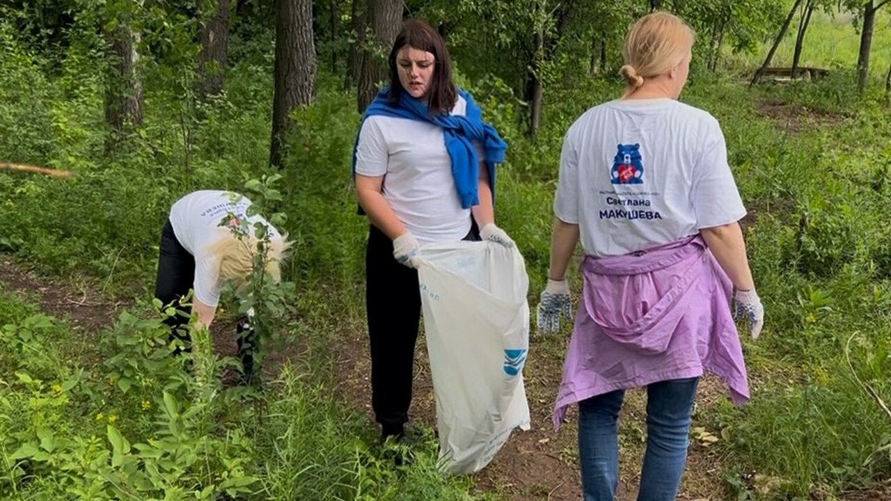 В День эколога прошла акция по уборке берегов озёр Старицы Дубовый Ерик Прошла акция по уборке берегов озёр Старицы Дуб...