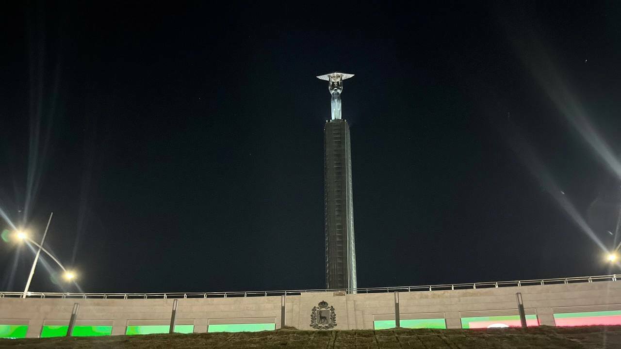 Как строили Монумент Славы: рубль с каждого рабочего и участие заводов Самары В Самаре 5 ноября 1971 года был торжественно от...