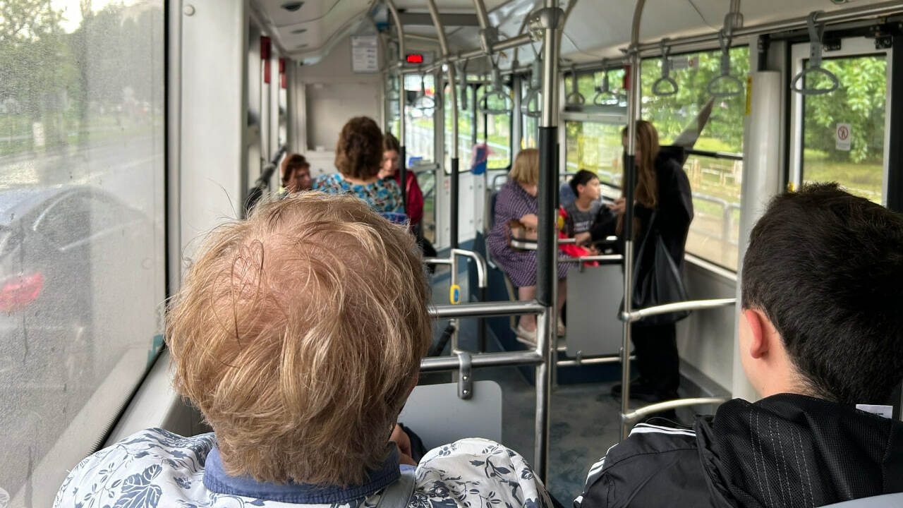 Самарцы пожаловались губернатору Вячеславу Федорищеву на нехватку автобусов №492 Жительница Самары пожаловалась на нехватку авто...