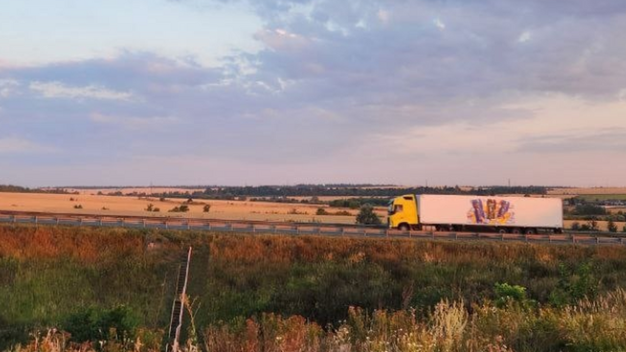 В Самарской области на участке трассы М-5 перек...