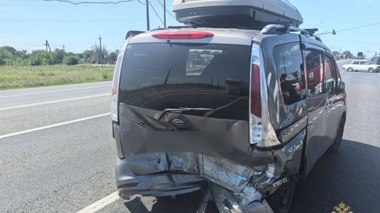 В аварии пострадали 3 пассажирки Nissan Serena