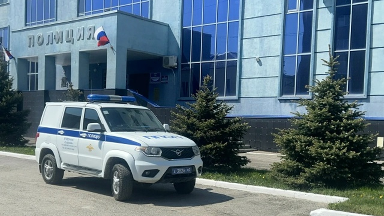 В Сызрани перед судом предстанет обвиняемый в краже телефона студентa Похищенное имущество сотрудники полиции изъяли ...
