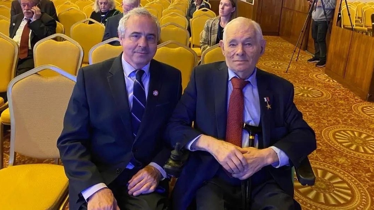 Самарскому доктору Сергею Измалкову вручили орден «За верность долгу» I степени Профессиональную награду вручил доктор Леонид Р...