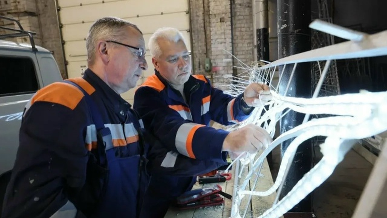 Глава города поздравил сотрудниц с Международны...