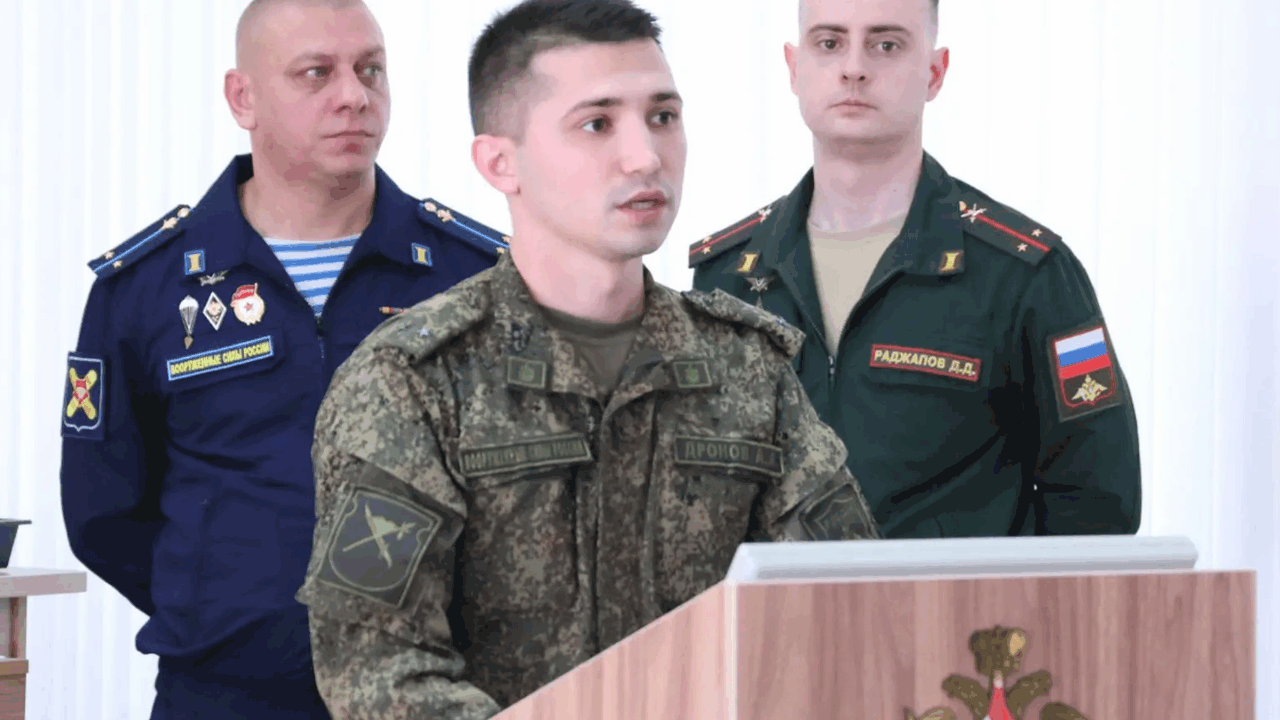 Прямой диалог с передовой: самарские студенты пообщались с операторами боевых дронов В Самарском гарнизонном Доме офицеров Центральн...
