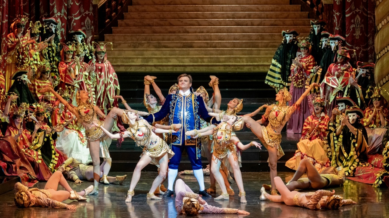 Это одна оперная и две балетных постановки