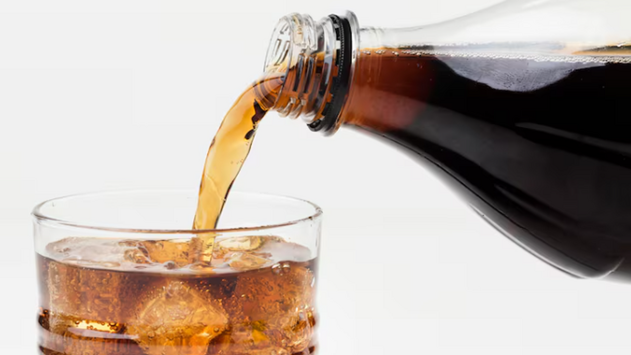 После «трюка» с колой и ментосом подростку удалили часть желудка Опубликовали рассказ фельдшера скорой помощи о ...